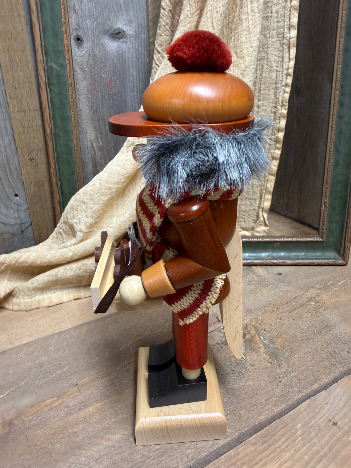 GINGERBREAD VENDOR, 10.5" Nutcracker