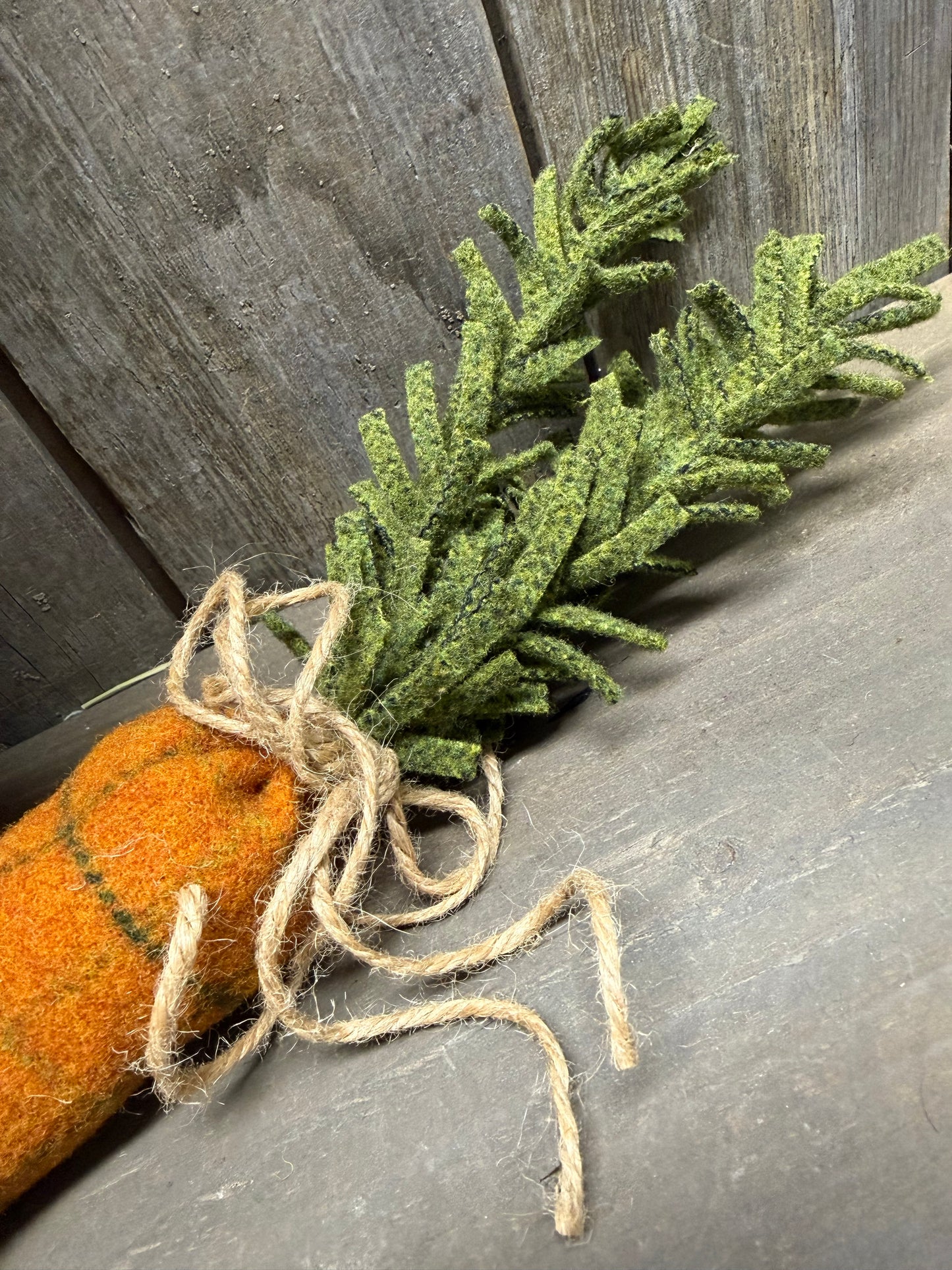CARROT, 17", Wool