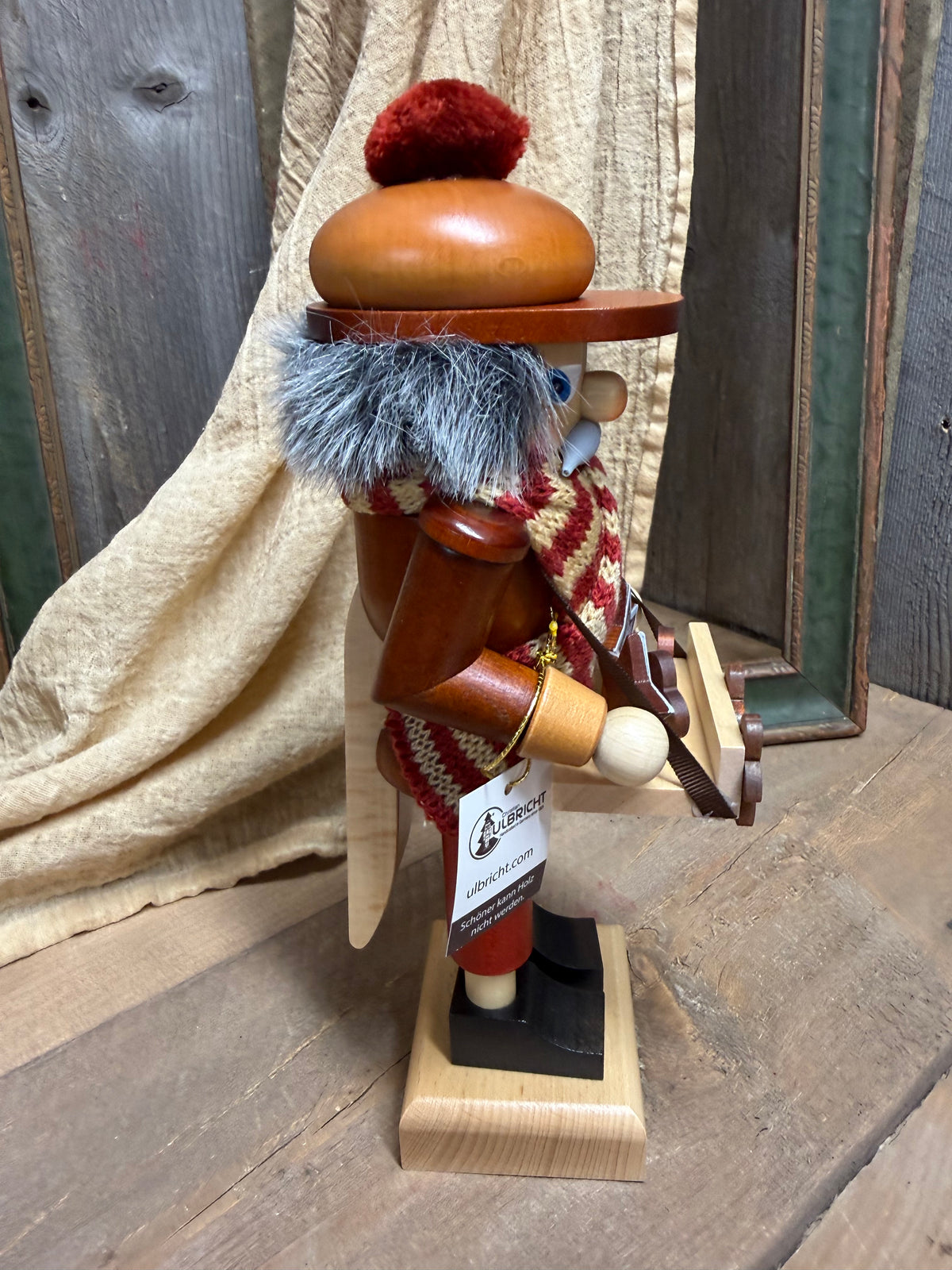 GINGERBREAD VENDOR, 10.5" Nutcracker