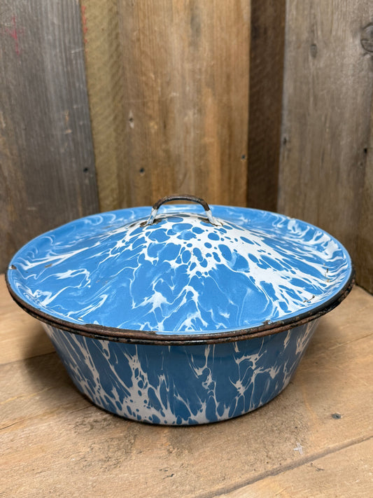 ENAMELWARE CASSEROLE, 9", BL/WH Swirl