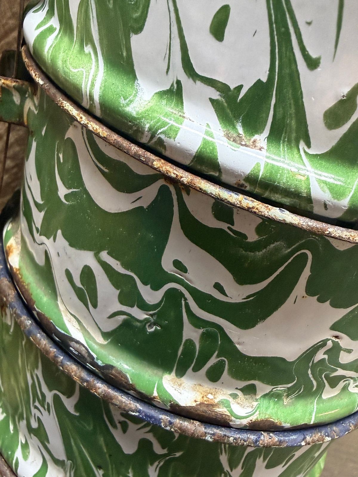 ENAMELWARE LUNCH BOX, Green & White