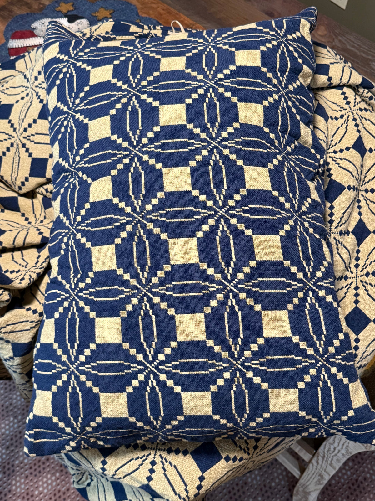 QUEEN COVERLET/SHAMS, FHW, Gently Used