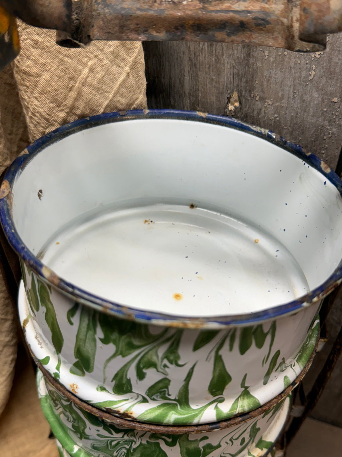 ENAMELWARE LUNCH BOX, Green & White