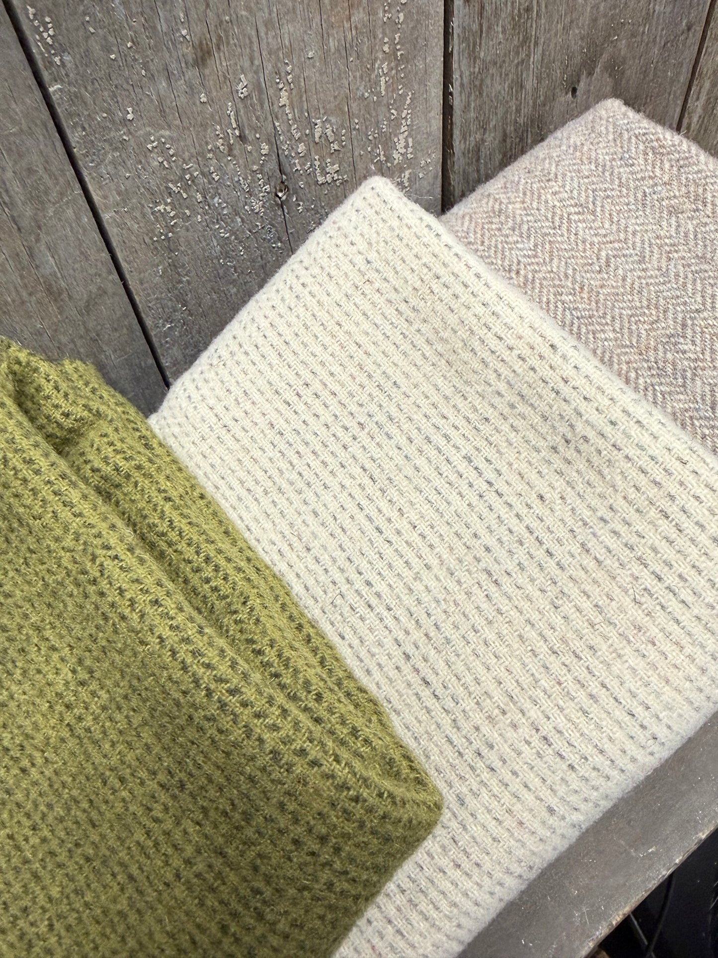 Wool Bundle, Unwashed, COUNTRY CHRISTMAS
