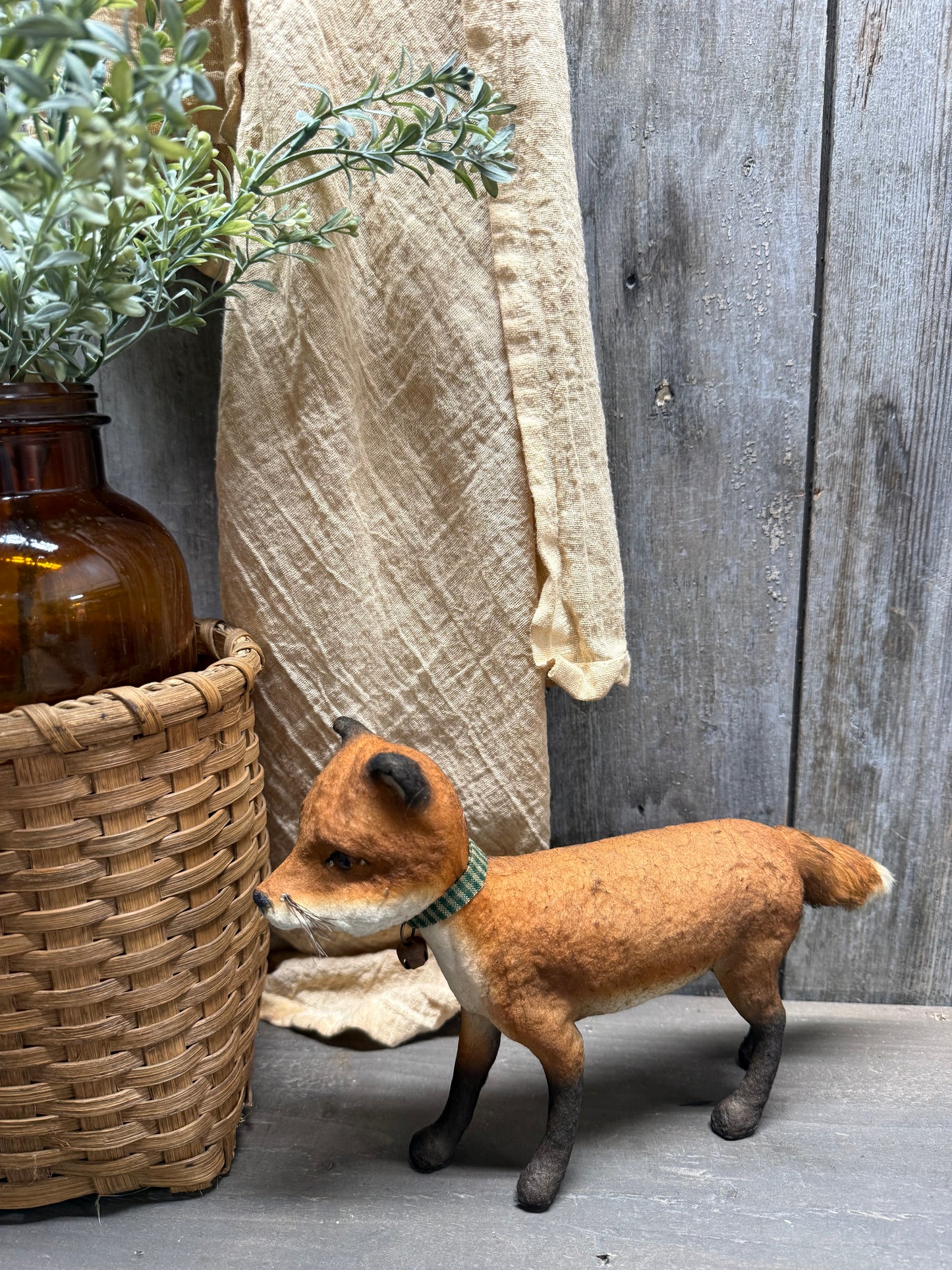 PIPPY FOX, Walking