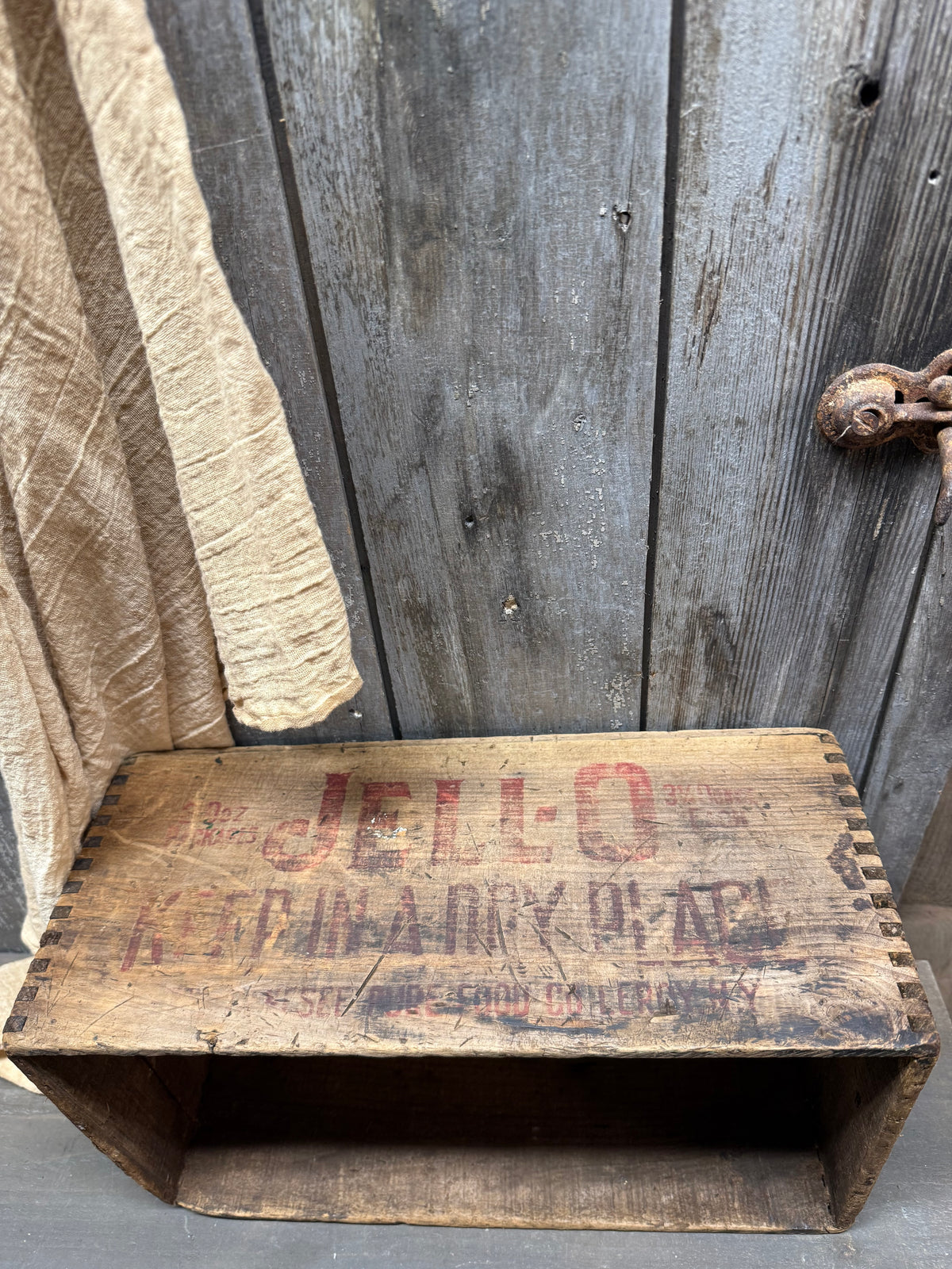 Crate, 14", JELLO