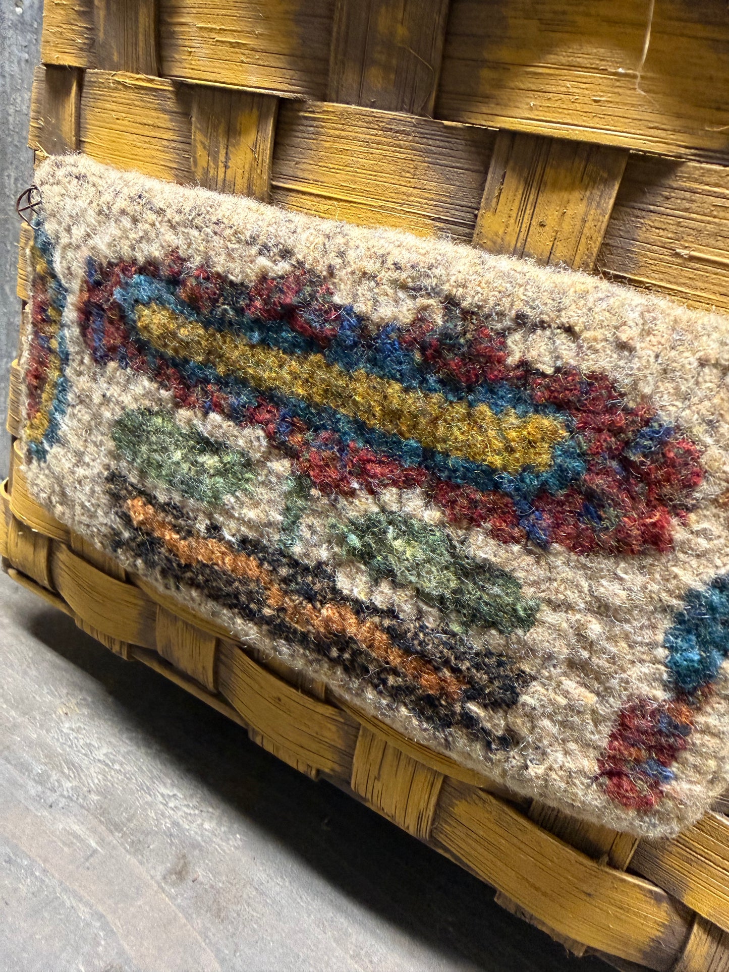 Hooked, Basket, FOLK ART DAISY