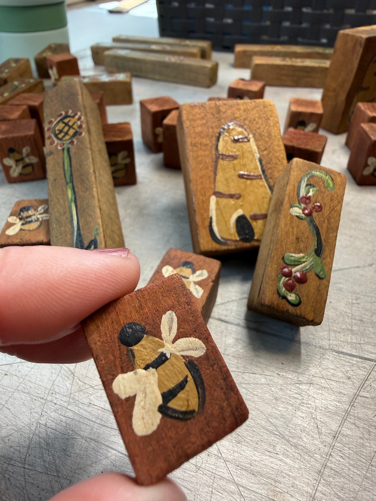 BUZY AS A BEE, Set/7, Bowl Fillers