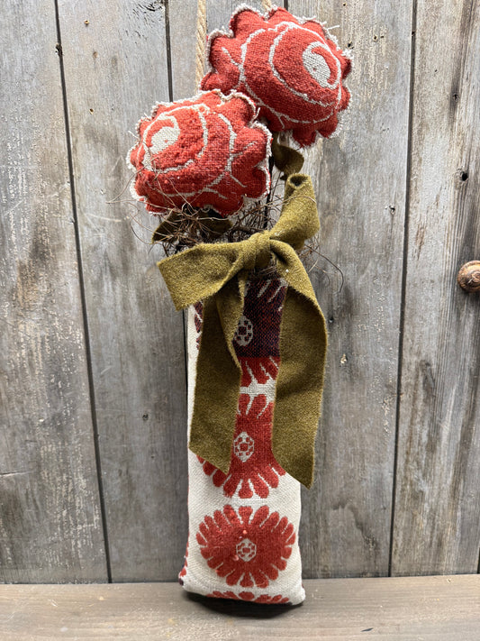 Hanging Pocket, 28", CORAL & WHITE COVERLET/2 FLOWERS