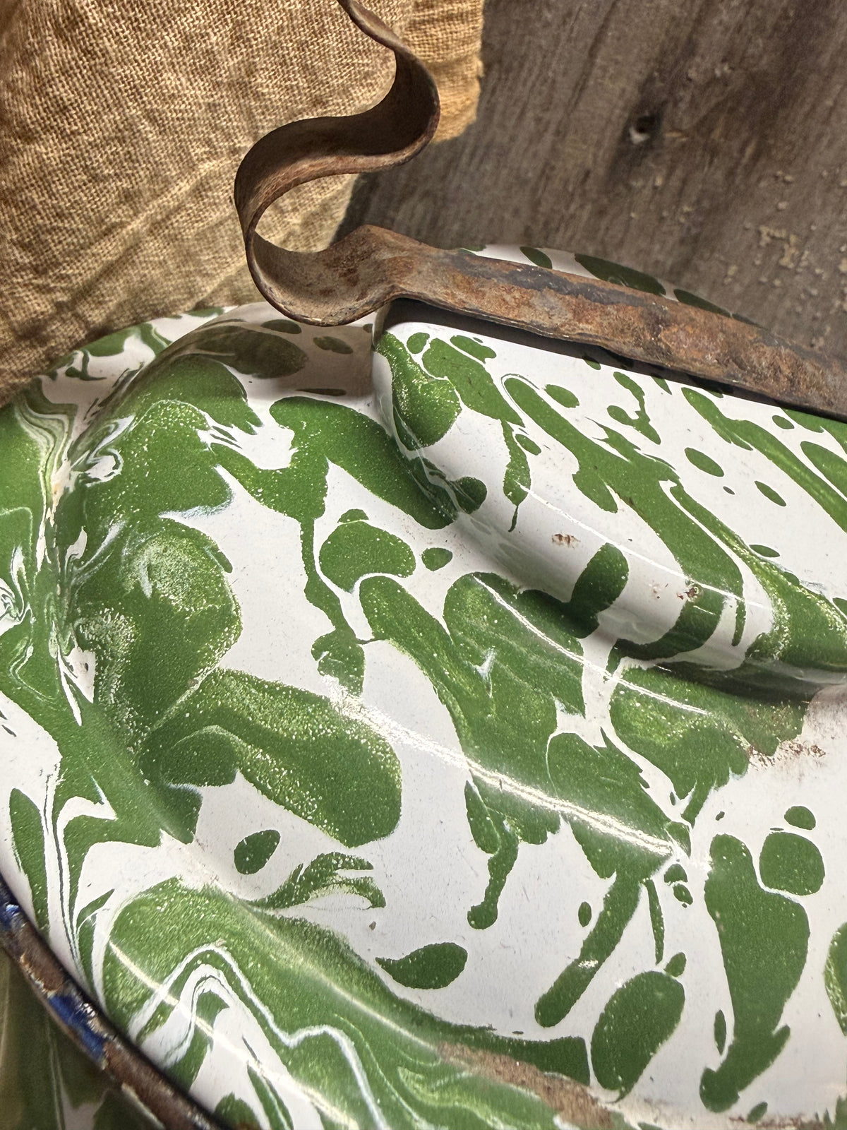 ENAMELWARE LUNCH BOX, Green & White