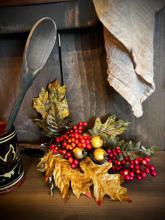 Pick, 15”, OAK LEAVES & BERRIES