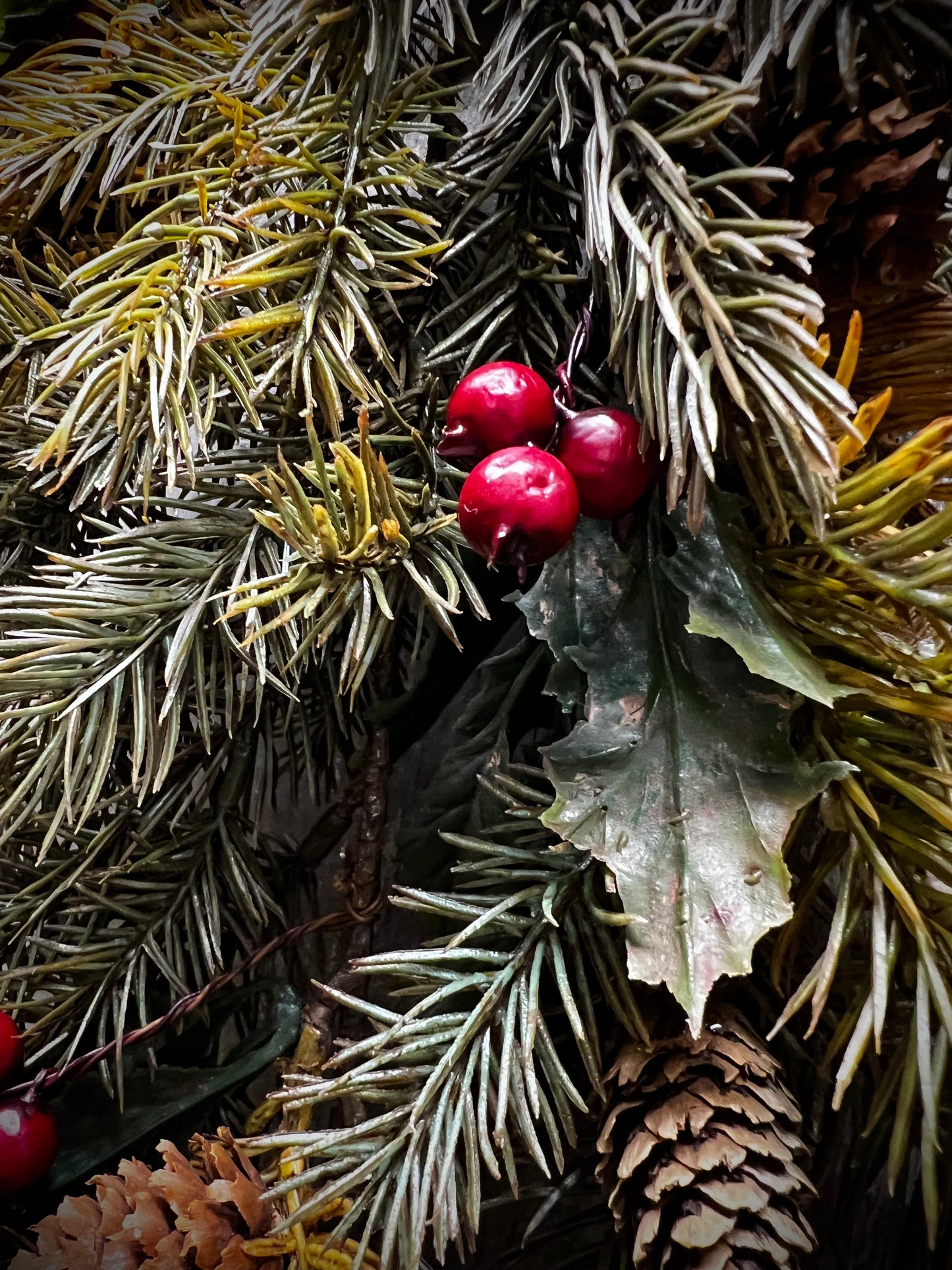 Spray, 25”, MIXED PINE & HOLLY