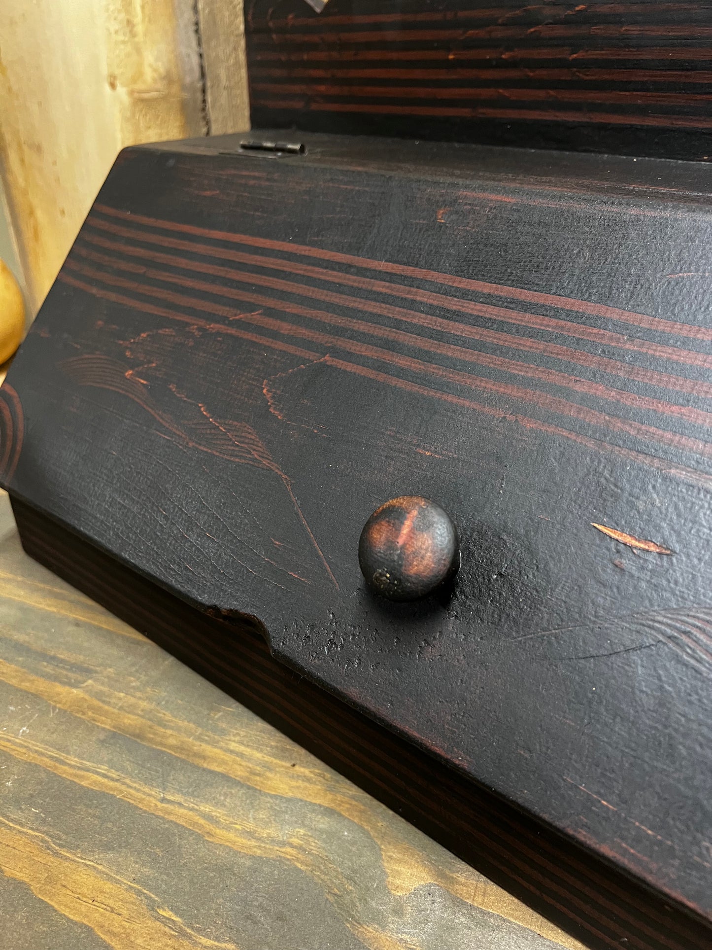 Table Box, Slanted, BLACK OVER RED