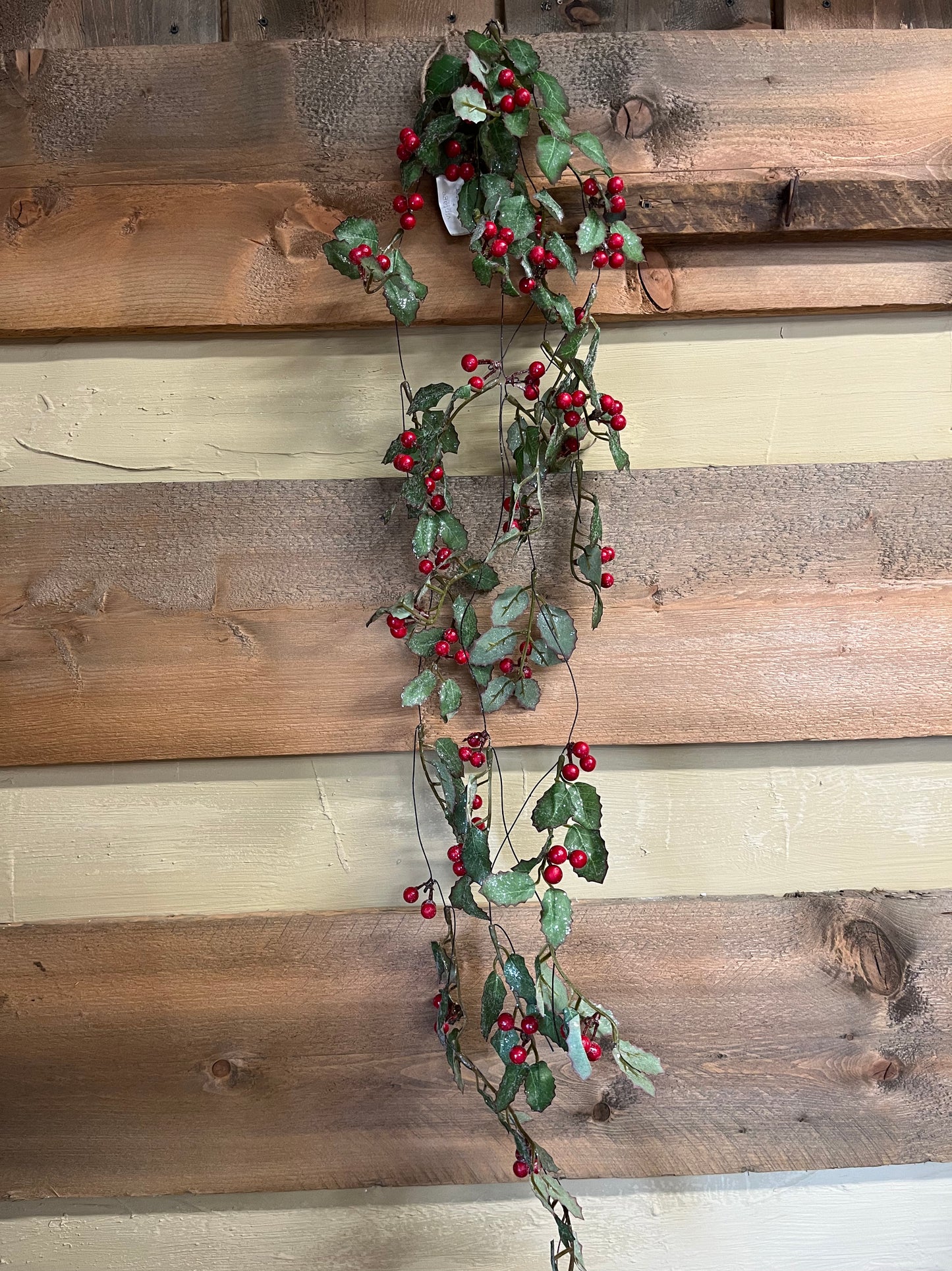 Hanging Vine, 40", HOLLY W/ BERRIES