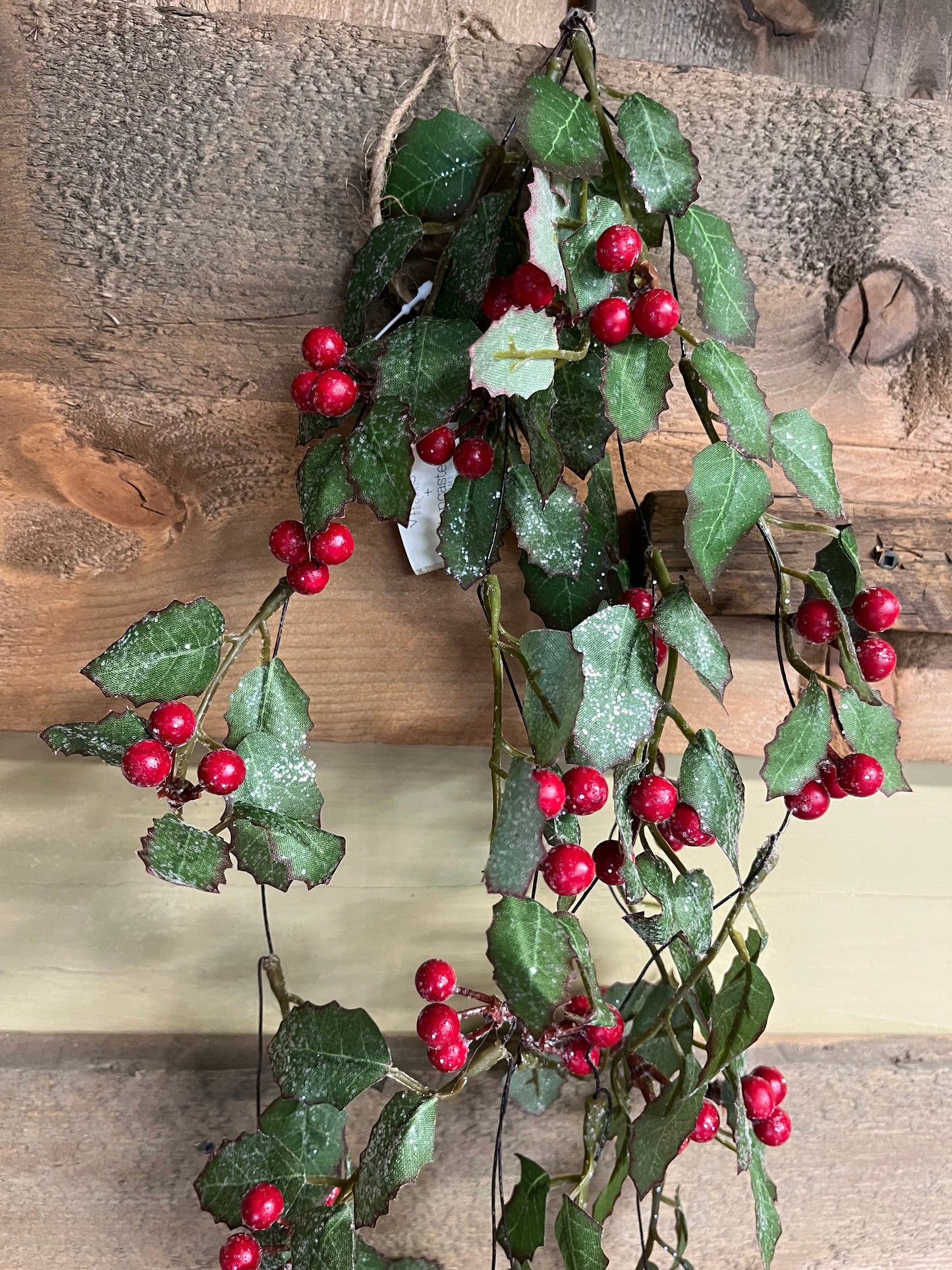 Hanging Vine, 40", HOLLY W/ BERRIES