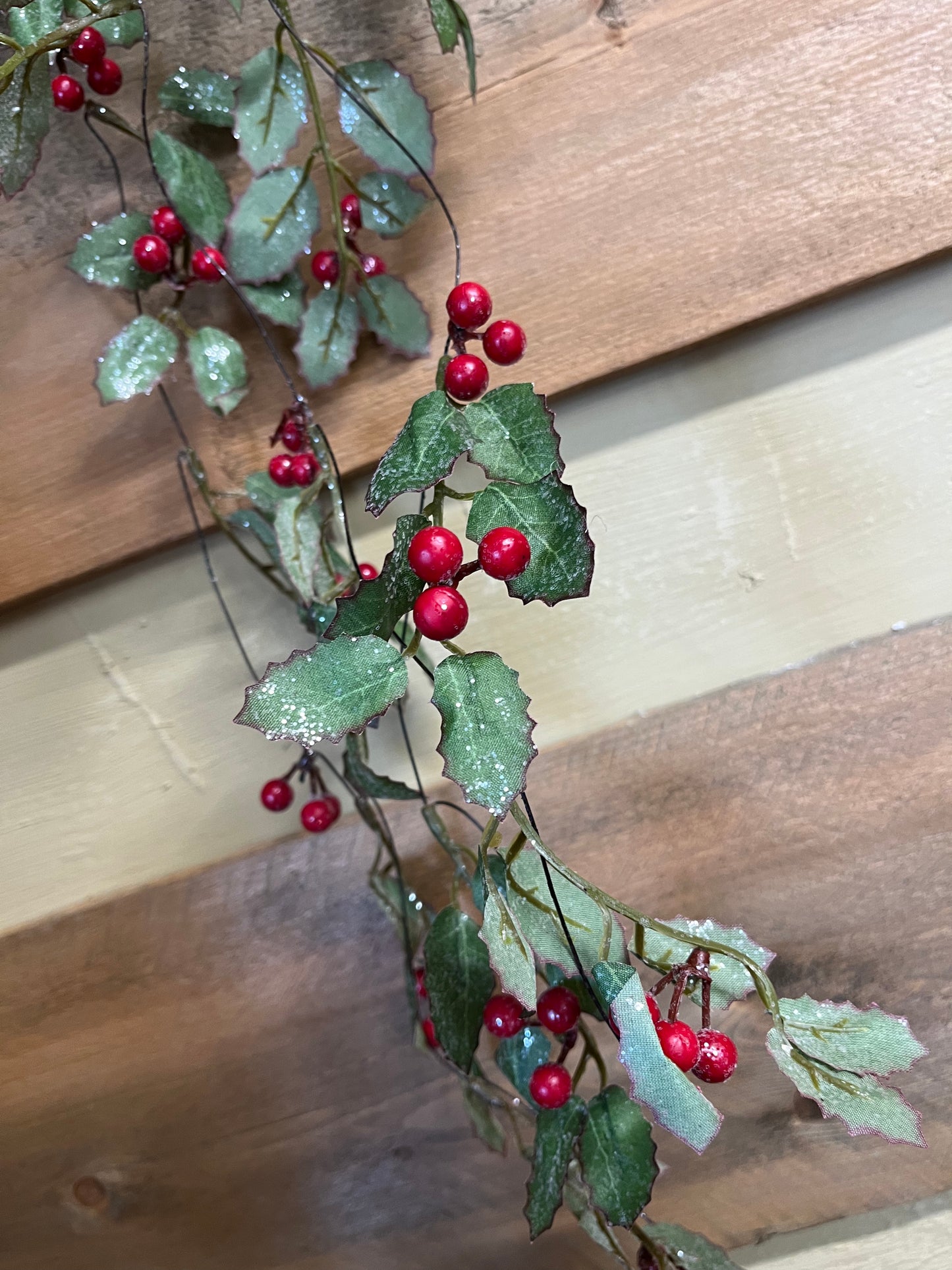 Hanging Vine, 40", HOLLY W/ BERRIES