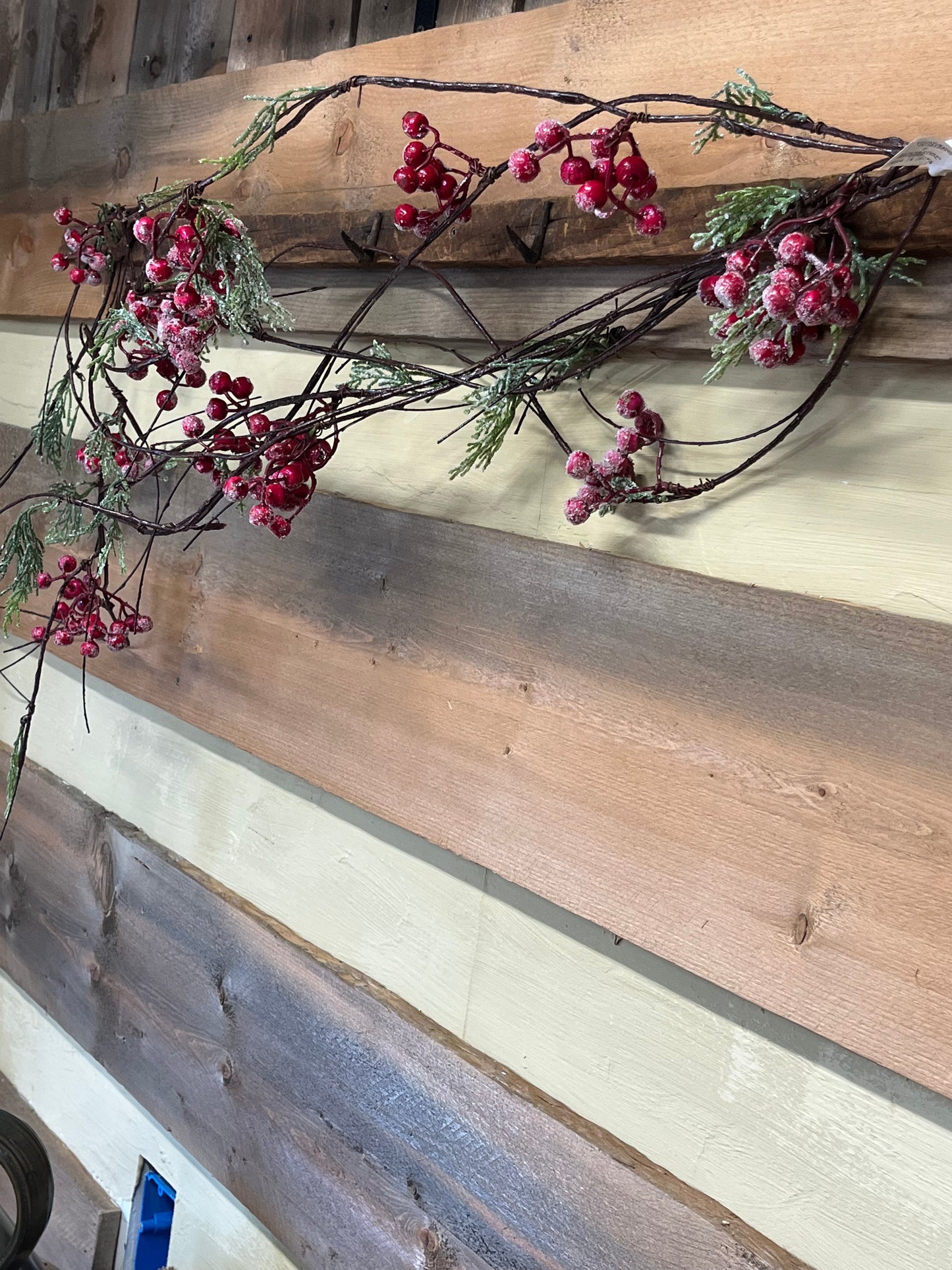 Hanging Vine, 4', ICY CEDAR & BERRIES