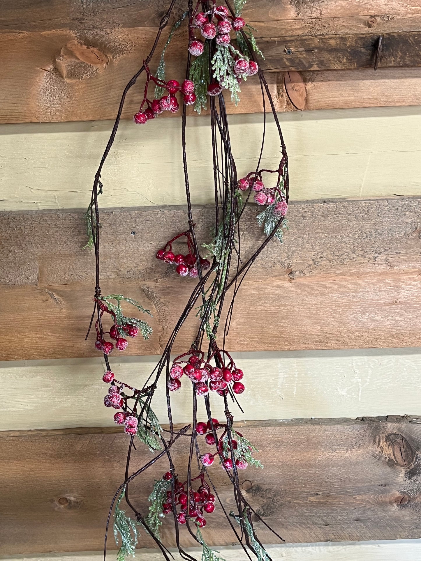 Hanging Vine, 4', ICY CEDAR & BERRIES