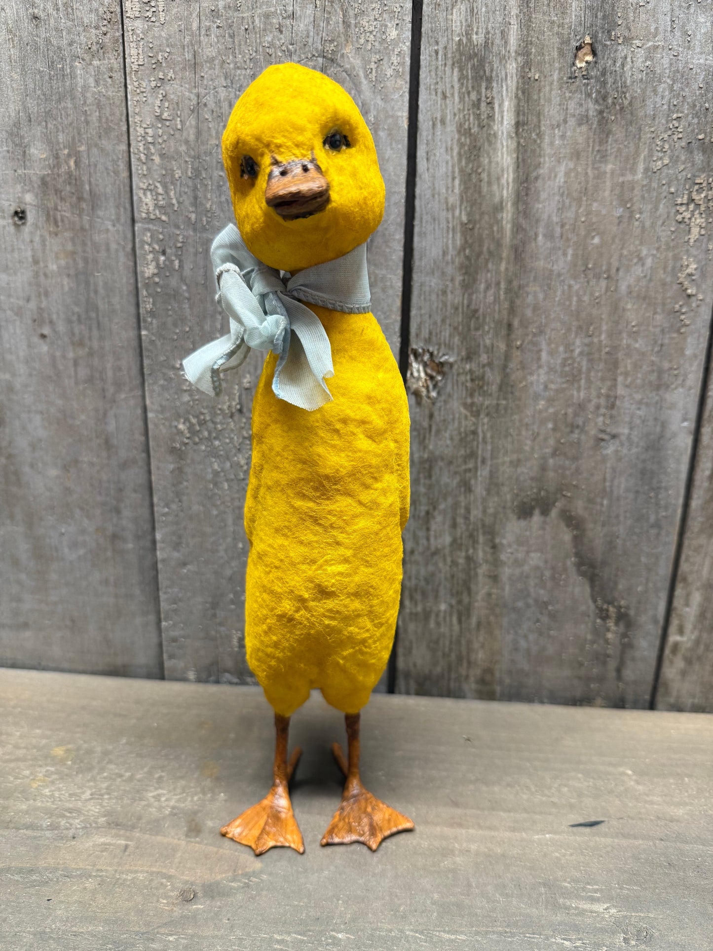STANDING DUCKLING