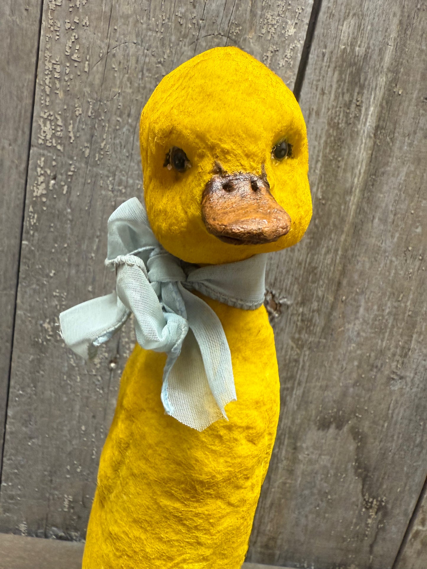 STANDING DUCKLING