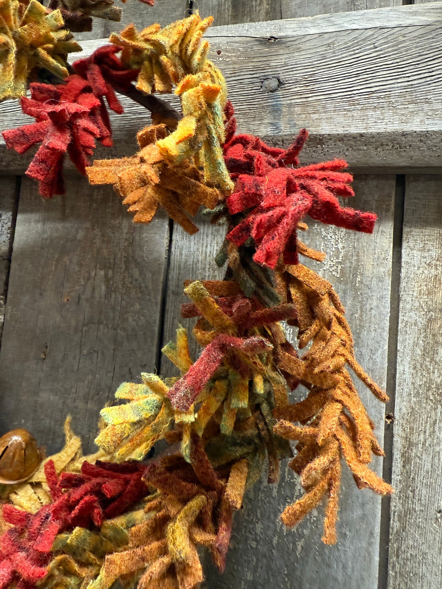 Wreath, Wool, 14", FALL SPLENDOR