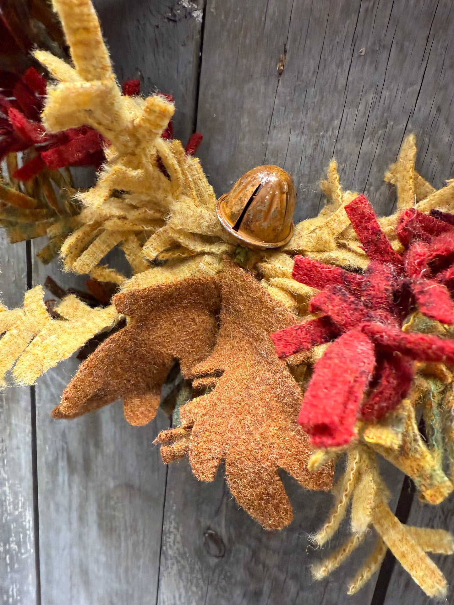 Wreath, Wool, 14", FALL SPLENDOR