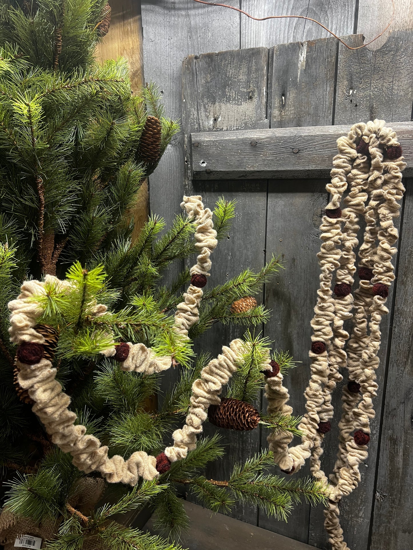 Class, Saturday, 11/23, Dimensional Wool, POPCORN & CRANBERRY GARLAND