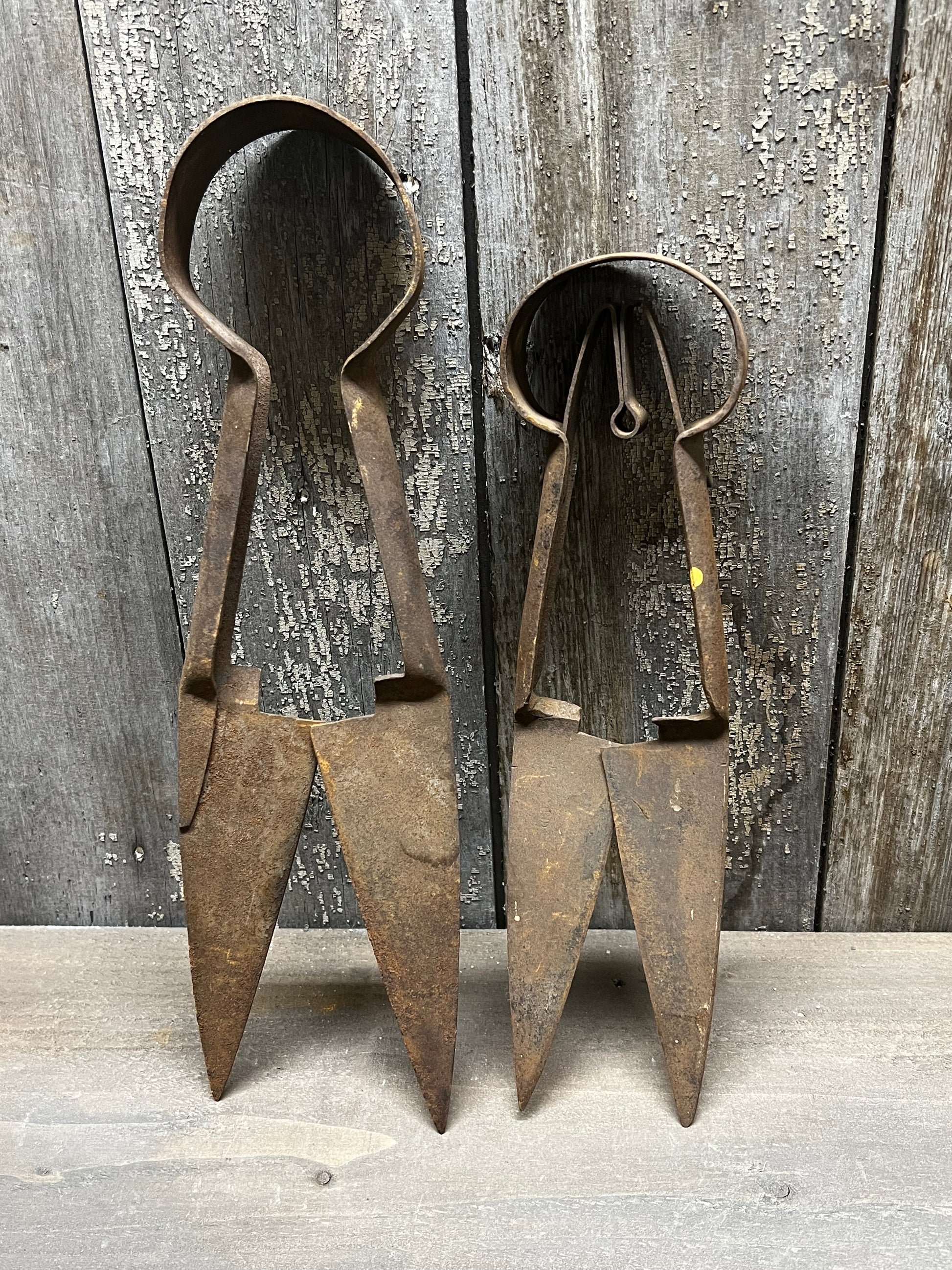 Rusty Sheep Sheers, SET/2 – Little Village Primitives