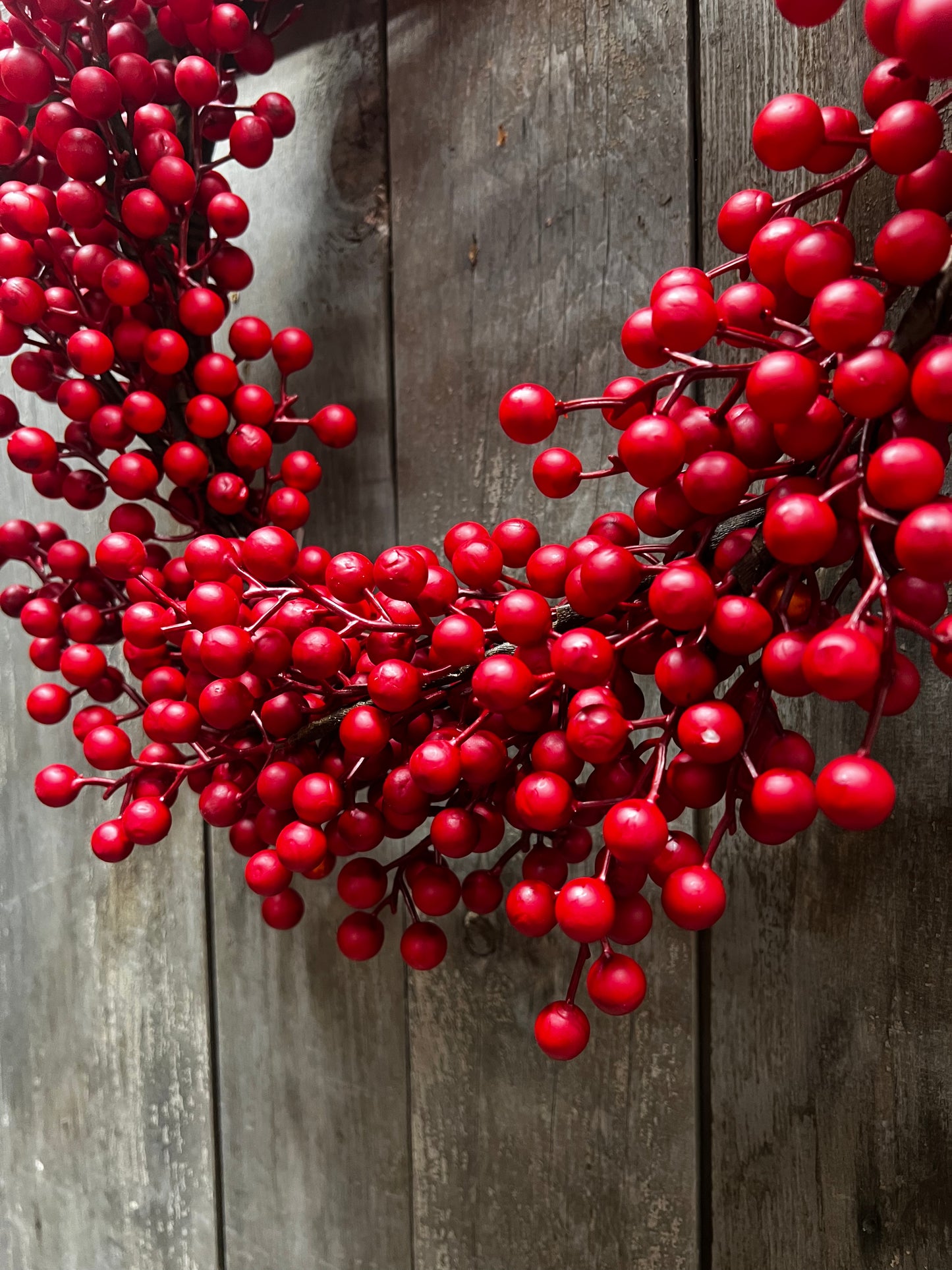 Weatherproof Berries, Matte Finish, 18" WREATH