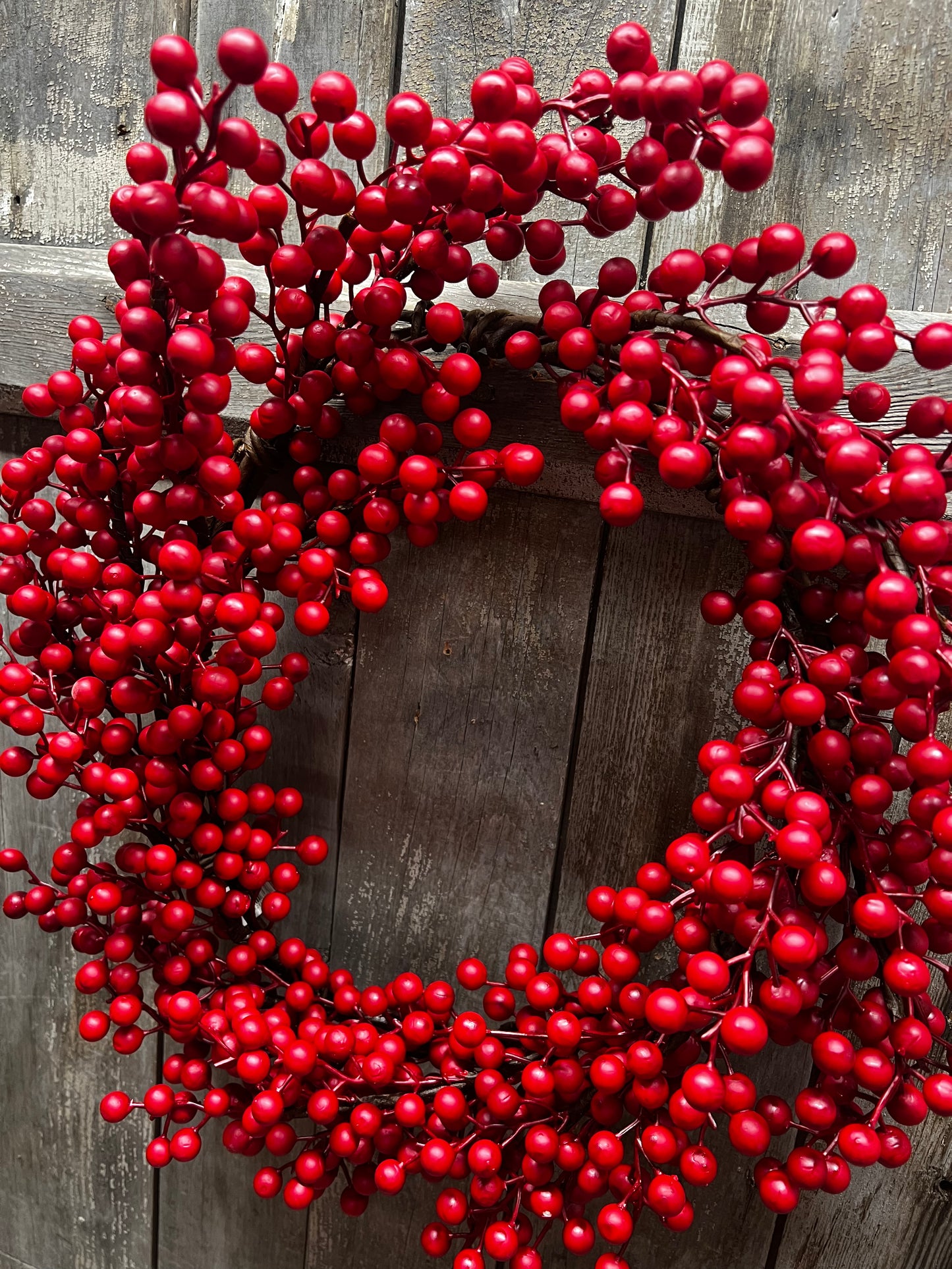 Weatherproof Berries, Matte Finish, 18" WREATH