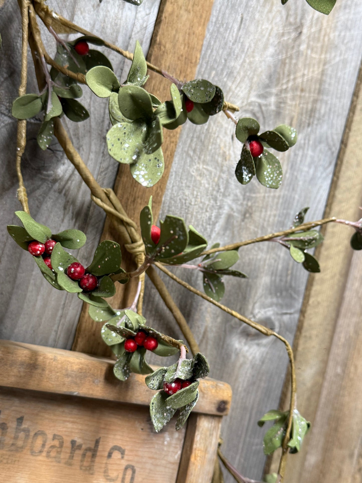 Garland, 48", GREEN LEAF & RED BERRY