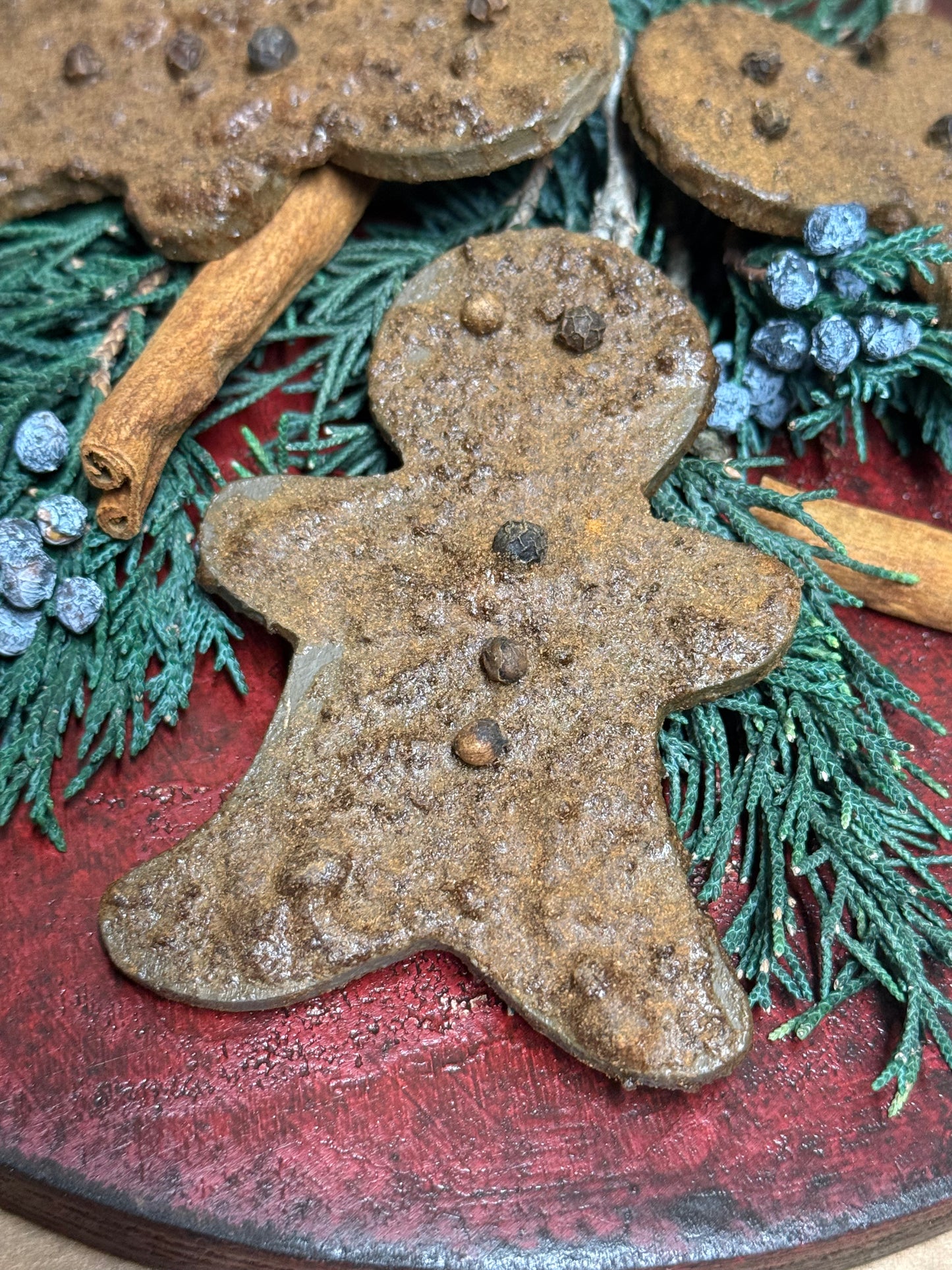 GINGERBREAD MEN PLATE