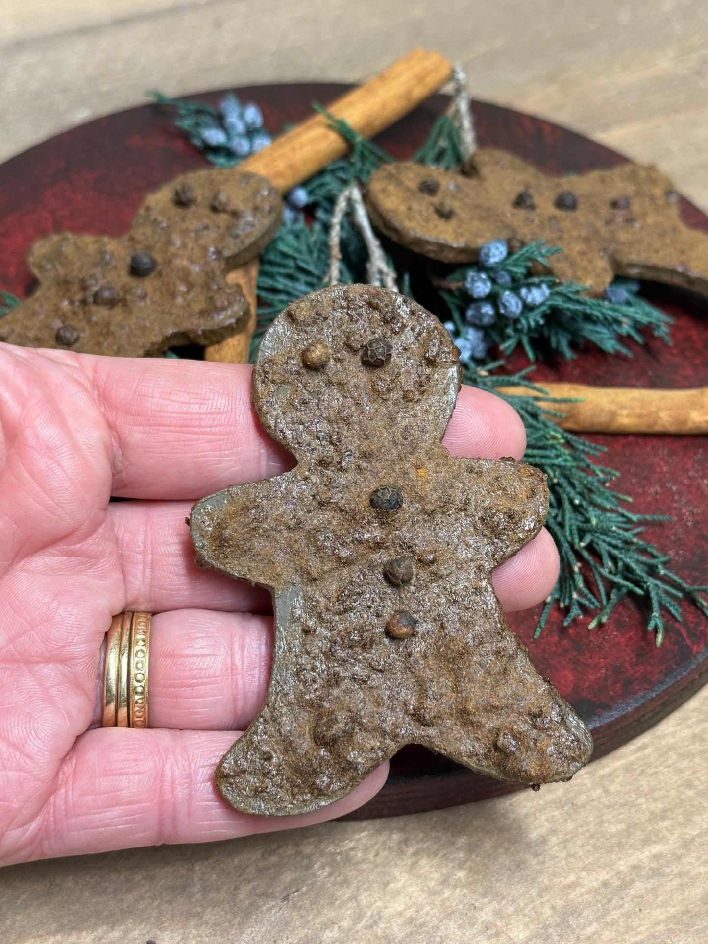 GINGERBREAD MEN PLATE