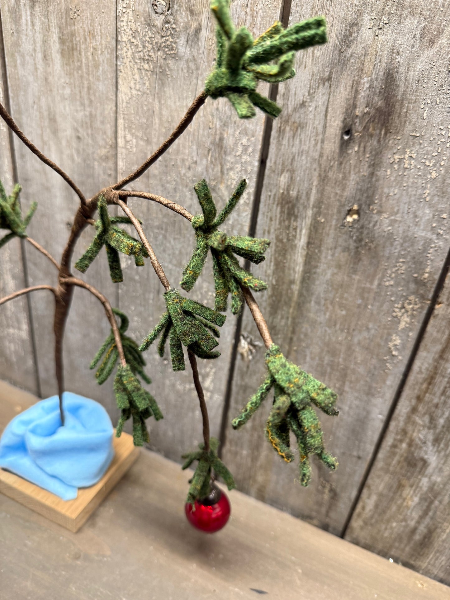 CHARLIE TREE, 15", Handcrafted Wool