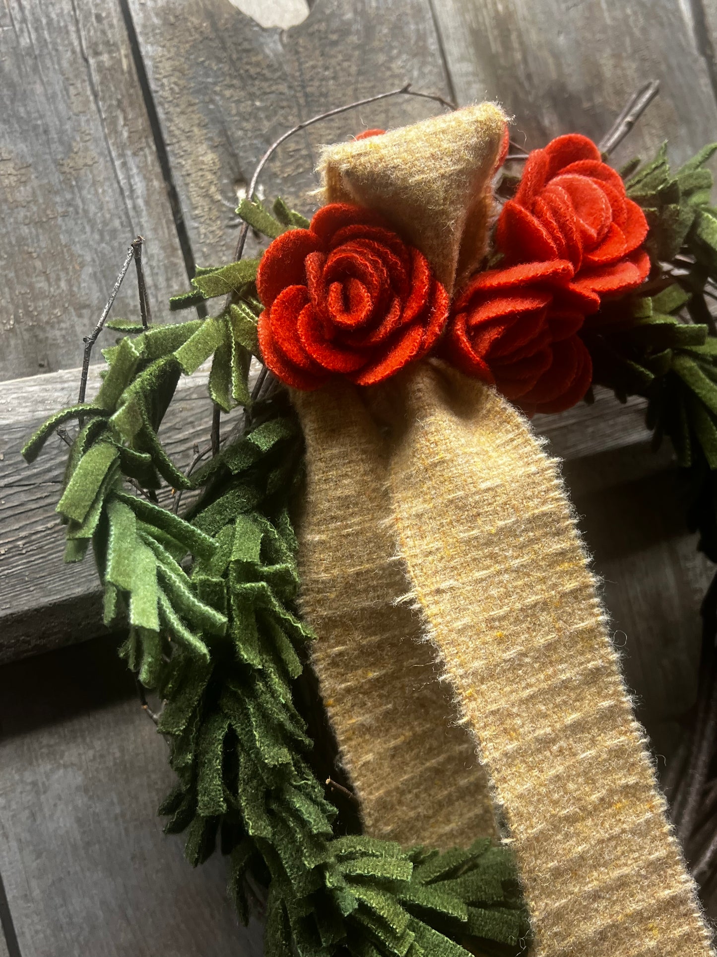 Wreath, 10", WOOLY ROSES