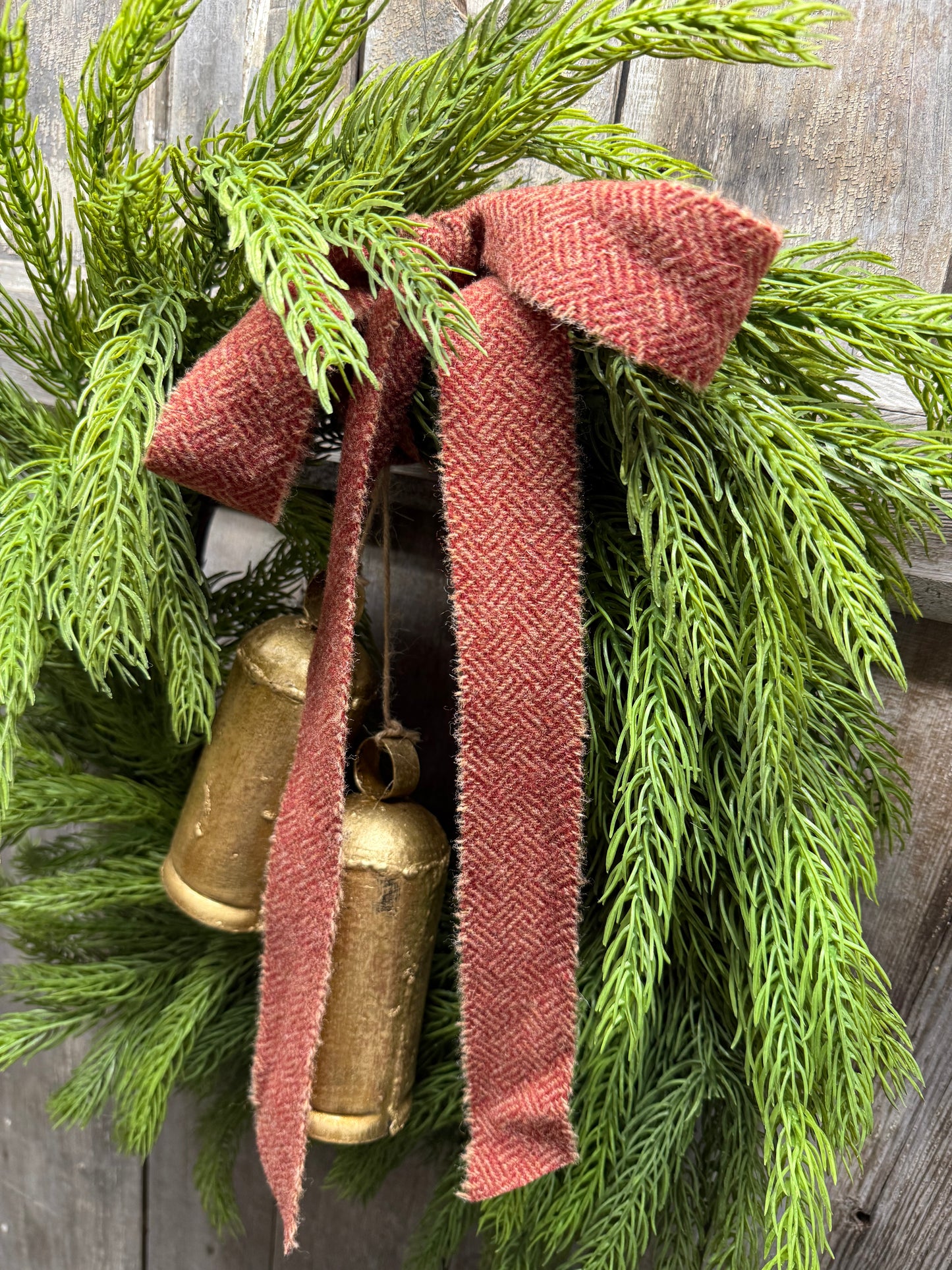 Wreath, 21", BELLS & BOW