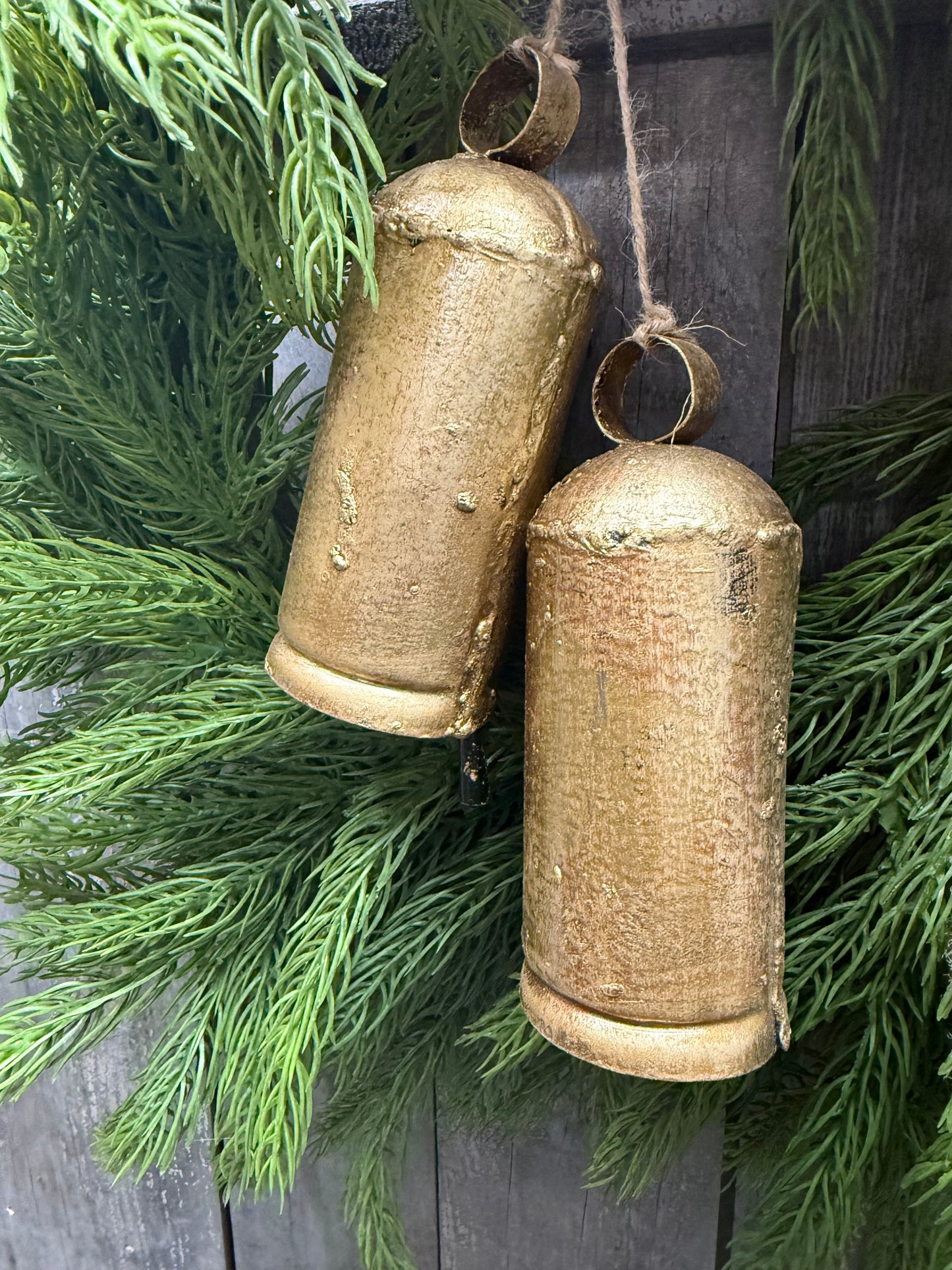 Wreath, 21", BELLS & BOW