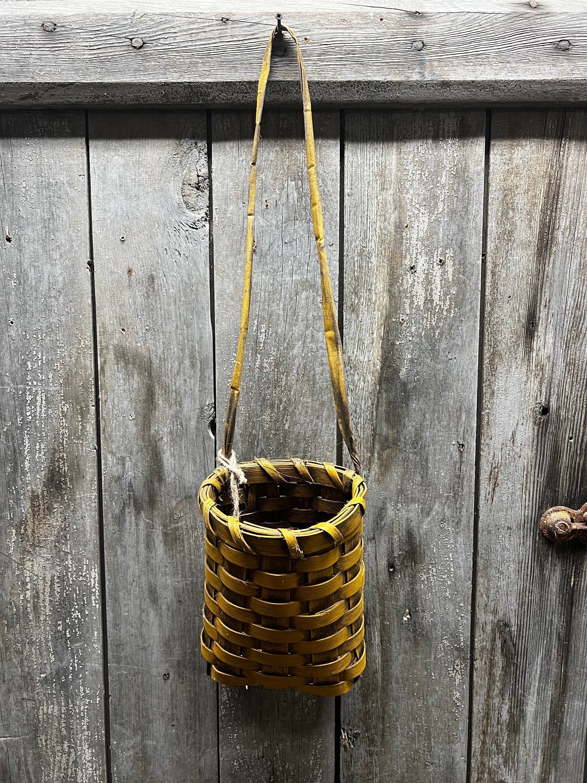 Table Rag With Handle Basket, RAG HANDLE – Little Village Primitives