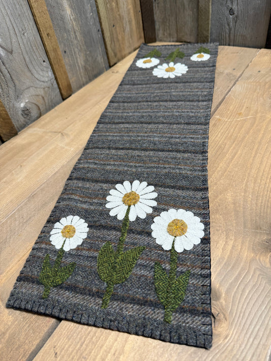 Class, SATURDAY 2/21, 10am start, Wool Applique, DAISY RUNNER