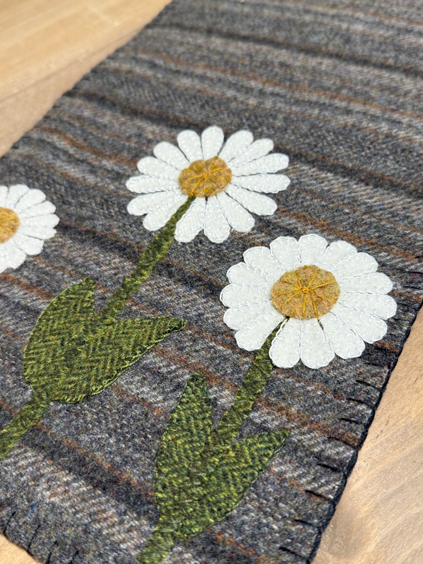 Class, SATURDAY 2/21, 10am start, Wool Applique, DAISY RUNNER