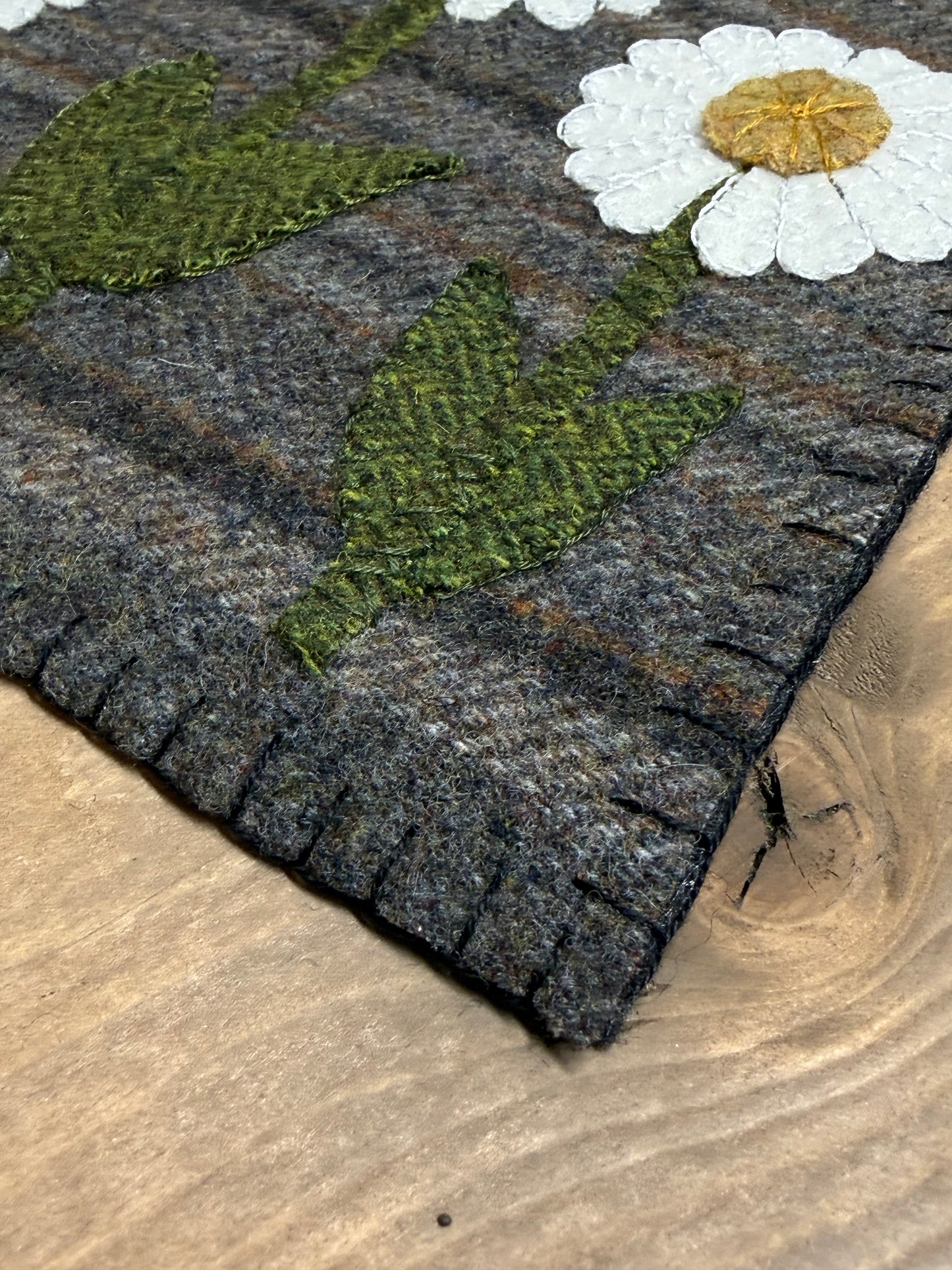 Class, SATURDAY 2/21, 10am start, Wool Applique, DAISY RUNNER