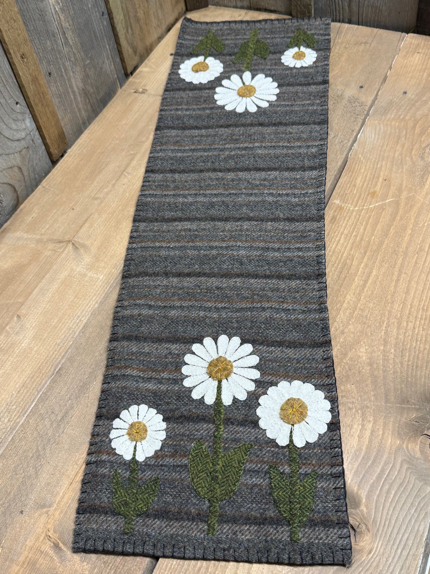 Class, SATURDAY 2/21, 10am start, Wool Applique, DAISY RUNNER