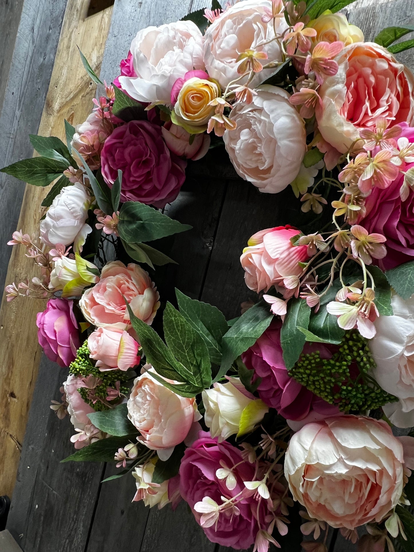 Wreath, 22", MIXED CABBAGE ROSE