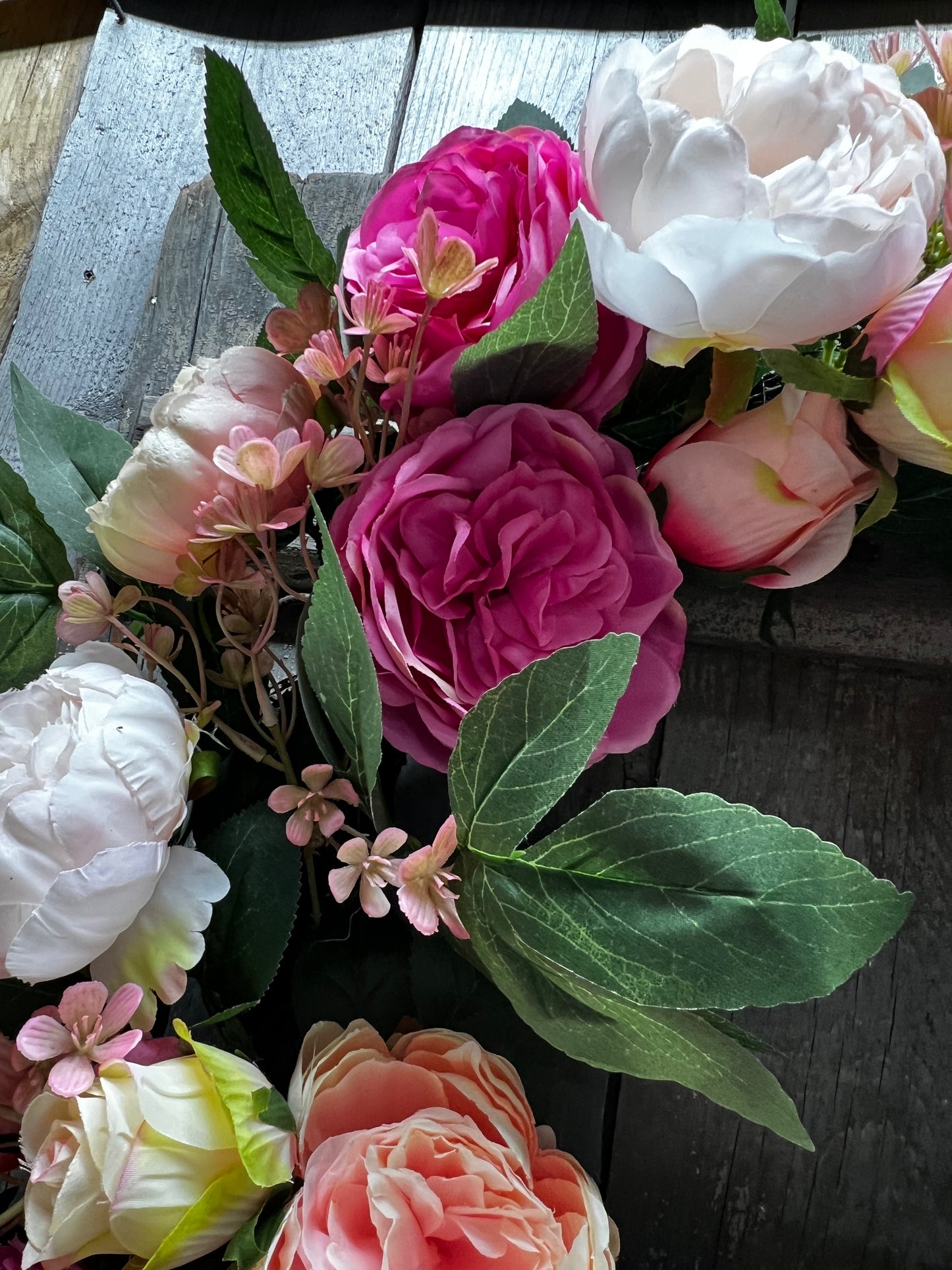 Wreath, 22", MIXED CABBAGE ROSE