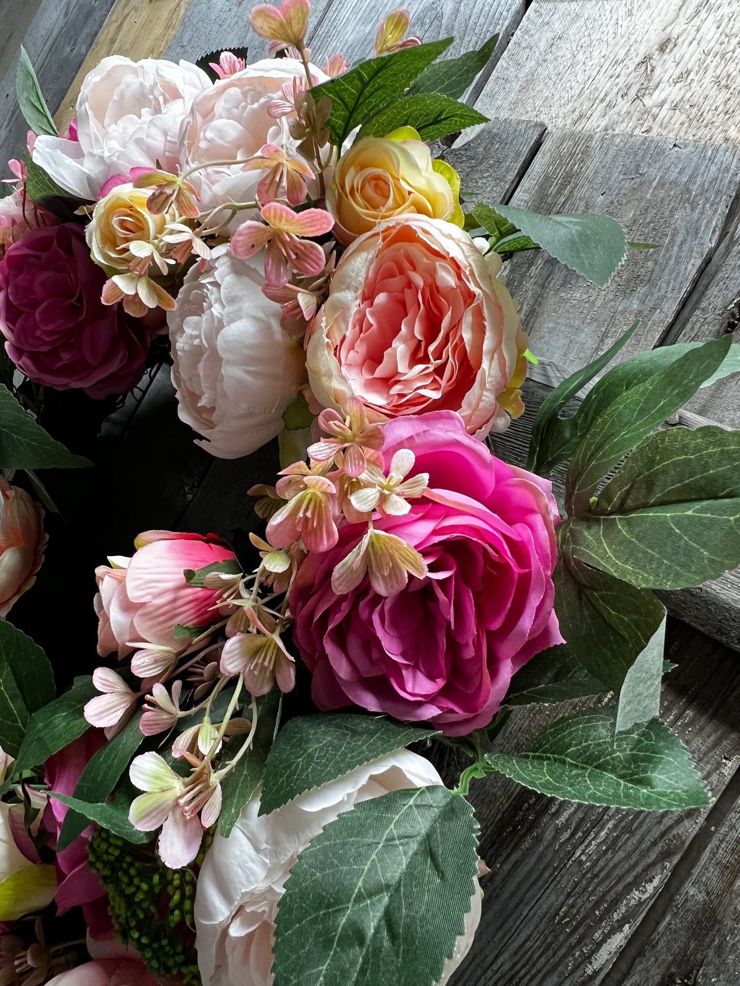 Wreath, 22", MIXED CABBAGE ROSE