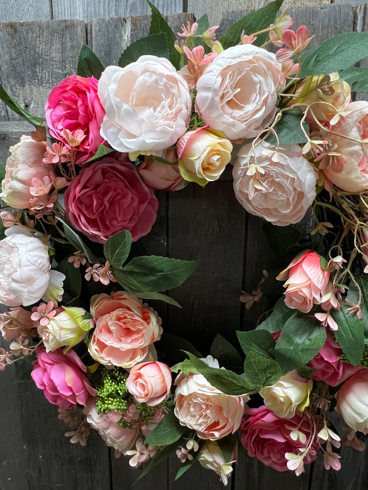 Wreath, 22", MIXED CABBAGE ROSE