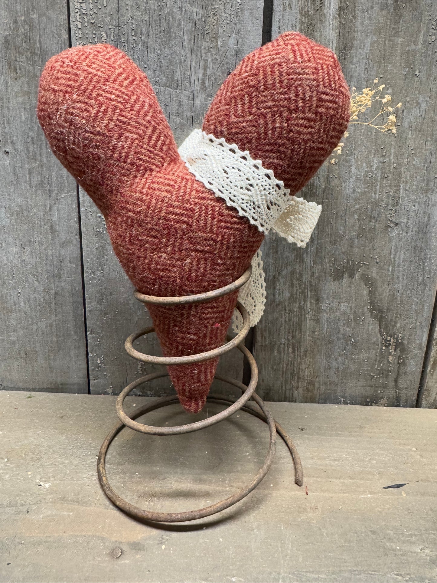 HEART SPRING, Wool, 9.5"