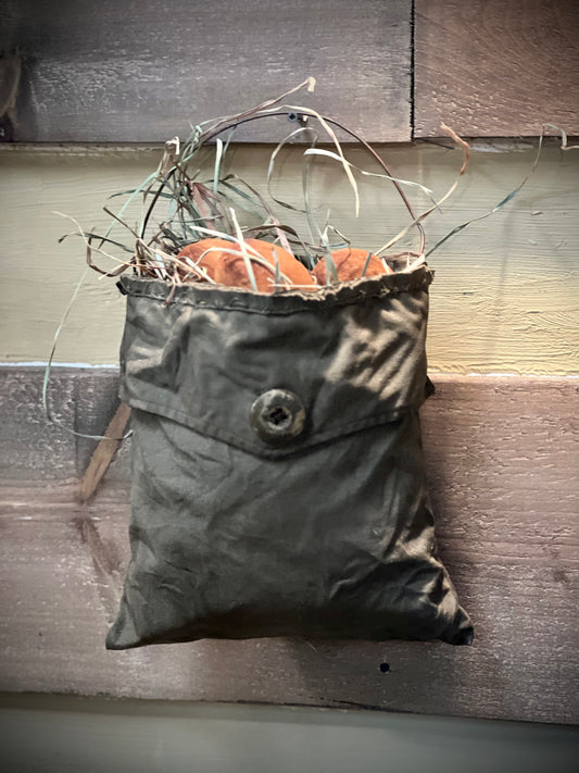 Hanging Pocket w/ 3 Eggs, OFFICER’S POCKET