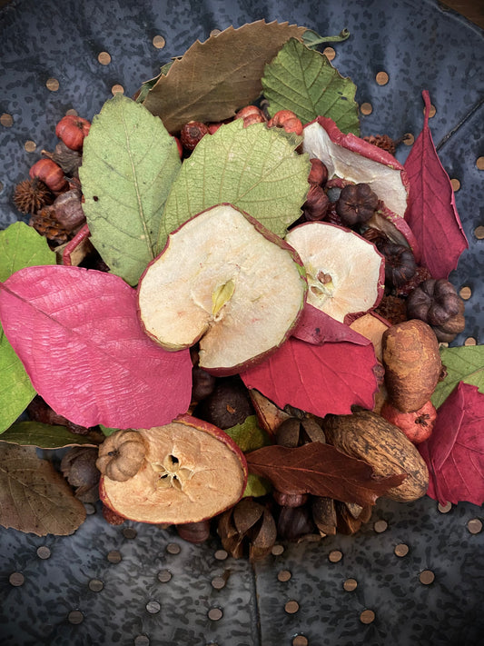 “Fixins”,  8 ounce, Pods/Slices/Leaves, BAKED APPLE