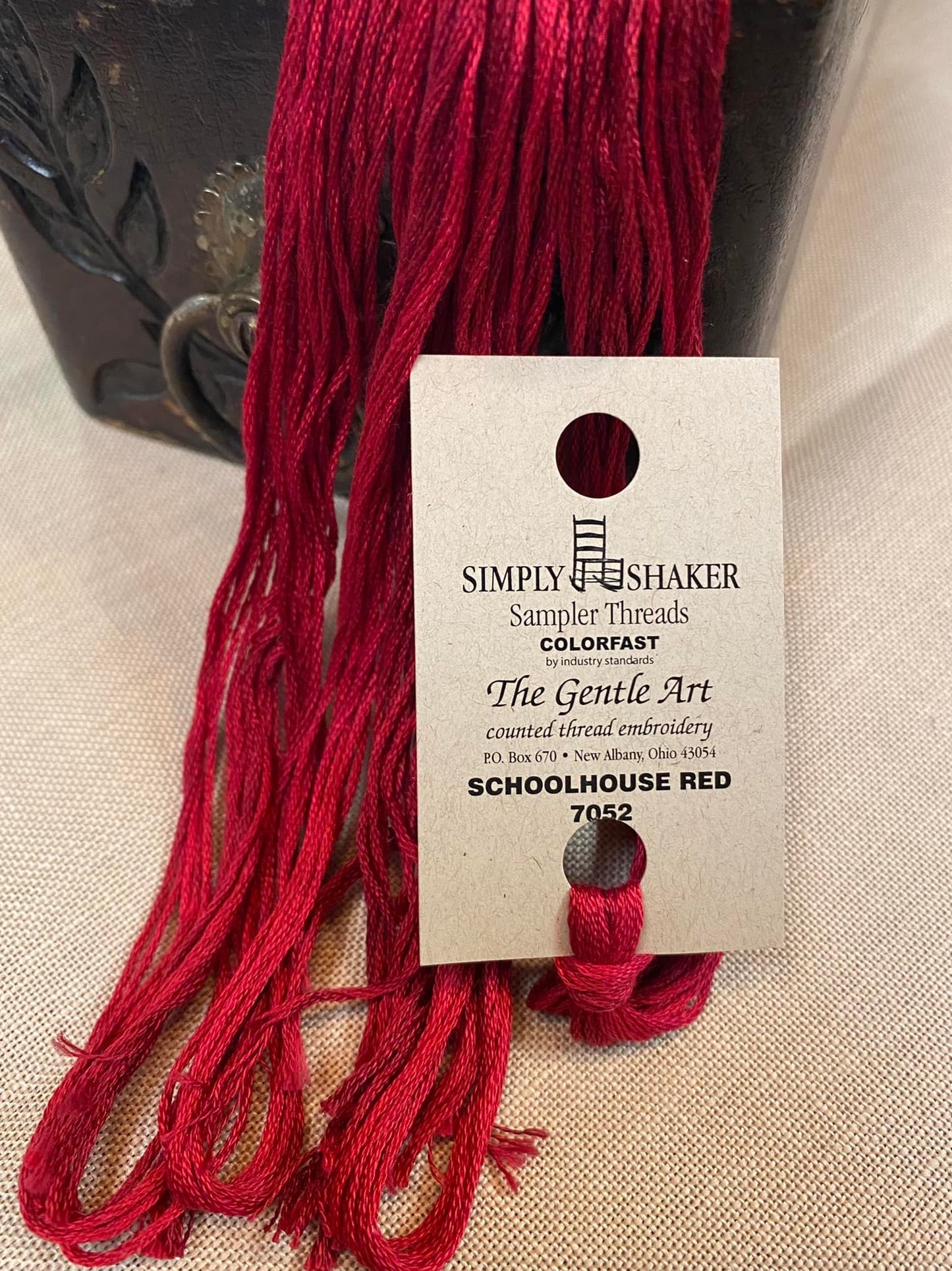 SCHOOLHOUSE RED, 7052, Simply Shaker